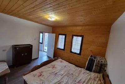 A 38 Proprietarul vinde 2 case cu 510 mp teren in ?erbane?ti Bacau - 11