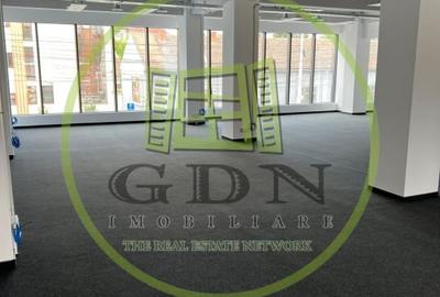 Birou, de 209.80000305176 mp, în Central - 8