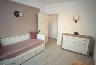 Apartament cu 3 camere decomandat în Tractorul - 6