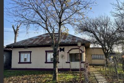 Casă cu 3 camere în Ulmeni - 1