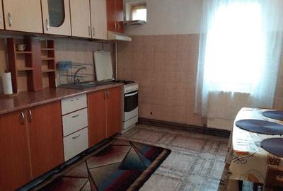 Apartament cu 3 camere decomandat în Micro 4 - 2