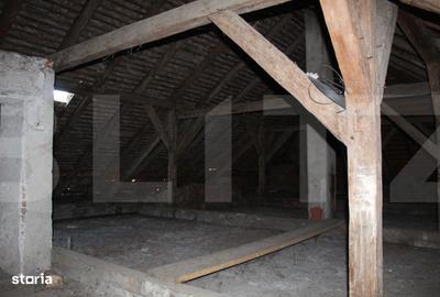 Spațiu comercial, de 1,557 mp, în Central - 4