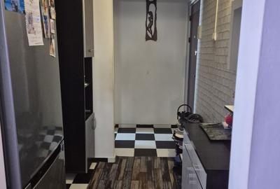 Apartament cu 3 camere semidecomandat în Craiovița Nouă - 6