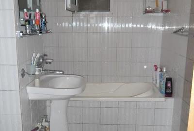 Apartament cu 3 camere decomandat în Central - 2