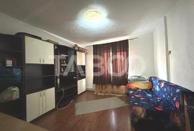 Garsoniera cu balcon si pivnita etaj 1 Zona Strand de vanzare - 9