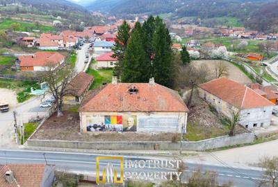 Casă cu 24 camere cu Canalizare în Conop - 2