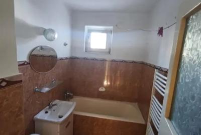 Apartament cu 3 camere semidecomandat în Central - 1