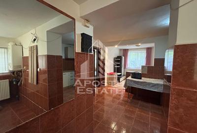 Apartament cu 2 camere decomandat, mobilat în Central
