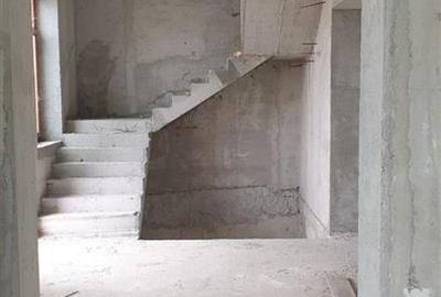 Casă individuală cu 10 camere cu Teren 466 Mp în Apollo - 15