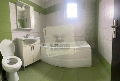 Casa pretabila muncitori cu 4 camere si 3 bai in Sura Mare - 9