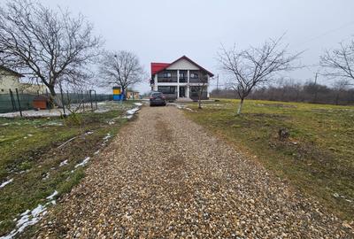 Casă cu 8 camere cu Teren 2200 Mp în Crevedia - 2