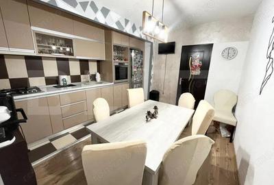 Apartament 3 camere, 67 mp, zona Micro 11 - 11