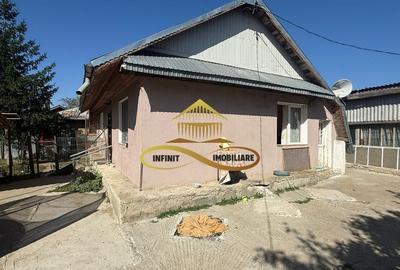 Casa de vanzare in Bacau Siretu 4000 mp teren 2 case curte comuna - 1