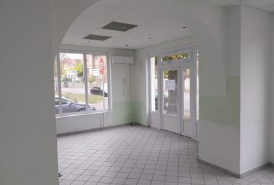 Spațiu comercial, de 100 mp, în Central - 3