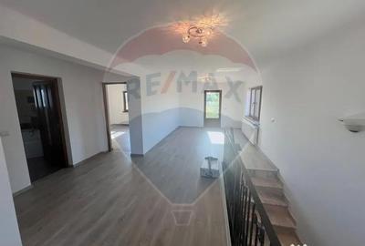 Casă cu 5 camere cu Teren 849 Mp în Golești - 9