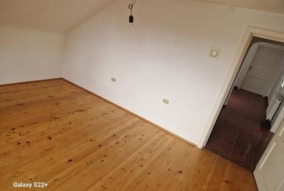 Casă cu 4 camere în Central - 1