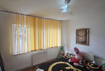 Apartament cu 3 camere semidecomandat în Central - 2
