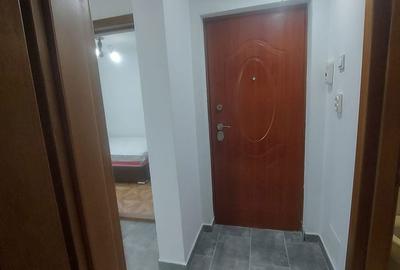 Apartament cu 3 camere decomandat în Micro 6 - 12