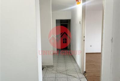 Apartament cu 4 camere decomandat în Km 4 - 18