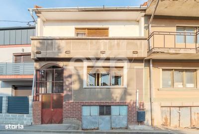 Casă cu 4 camere în Central