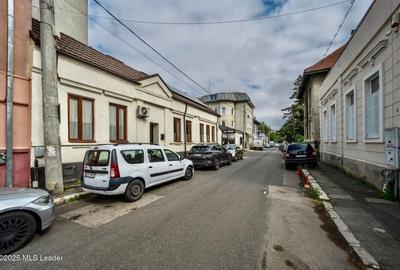 In Cartierul Evreiesc, casa 3 camere pivnita si mansarda open space. - 1