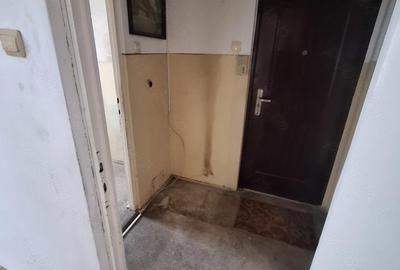 Apartament cu 2 camere semidecomandat în Florilor