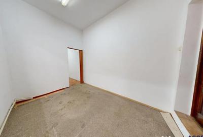 Spațiu comercial, de 81 mp, în Central - 8