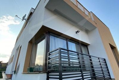 Casa cu 4 camere pe teren de 500m, cu priveliste splendida, in Salicea