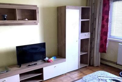Apartament cu 2 camere semidecomandat în Circumvalațiunii - 1