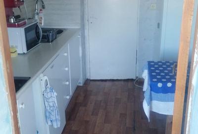 Apartament cu 2 camere ~ zona Brosteni ~ etaj 3 din 4 ~ confort 1 decomandat - 2