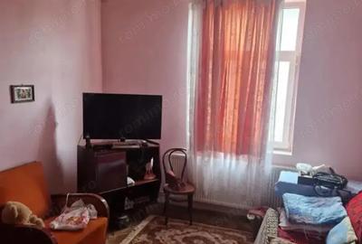 Se vinde .Apartament 3 camere - 2