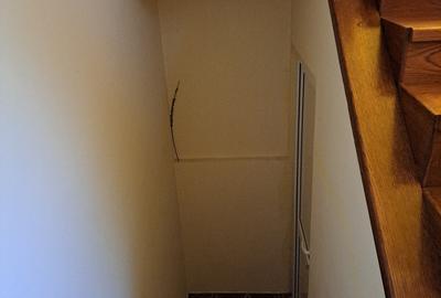 Casa-Vila ultrafinisata in regim D+P+E cu toate utilitatile cu 900 mp,teren - 24