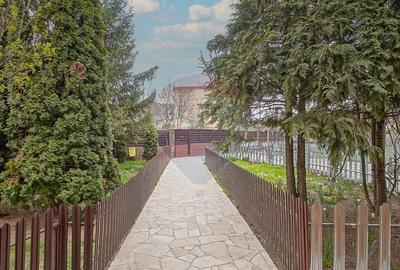 Casă cu 7 camere cu Teren 1167 Mp în Tractorul - 40