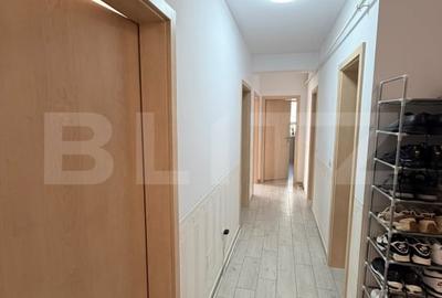 Apartament cu 3 camere decomandat, mobilat în Tractorul - 10