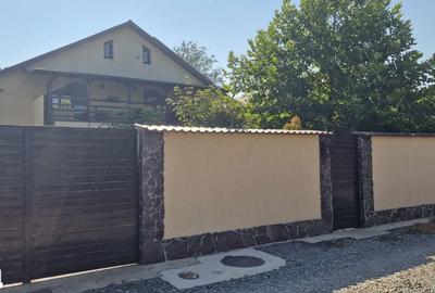 Casă cu 5 camere cu Teren 1000 Mp în Central - 1