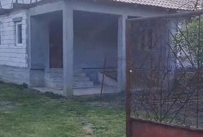 Casă cu 3 camere cu Teren 15 Mp în Central - 1