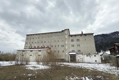 Spațiu comercial, de 2,000 mp, în Central - 4