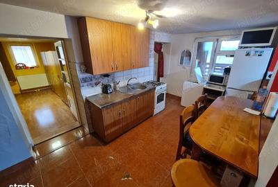 Casa cu teren mare. Casa se poate locui. Apa curenta, centrala termica curte mare plus livada. - 3