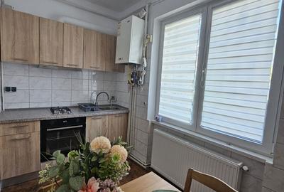Apartament cu 2 camere decomandat în Tractorul - 4