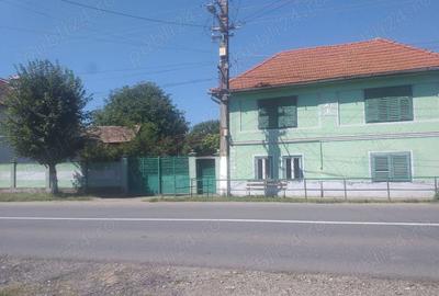 Casă cu 4 camere cu Teren 2000 Mp în Central - 10