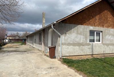 Casă cu 4 camere în Central - 2