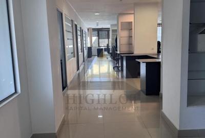 Apartament cu 7 camere decomandat, mobilat în 13 Septembrie