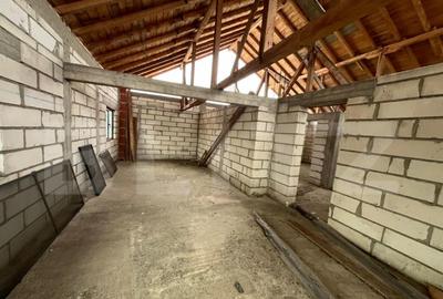 Casă cu 6 camere cu Teren 500 Mp în Central