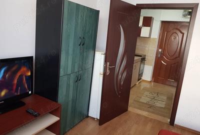 Garsonieră decomandată în CET - 3