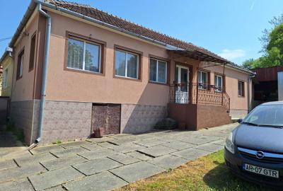 Casă cu 4 camere în Central - 1