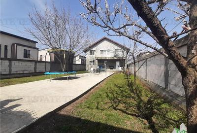 Casa spatioasa cu 8 camere si teren de 801 mp - ideala pentru 2 familii