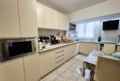 Apartament cu 4 camere decomandat în Casa de Cultură - 9