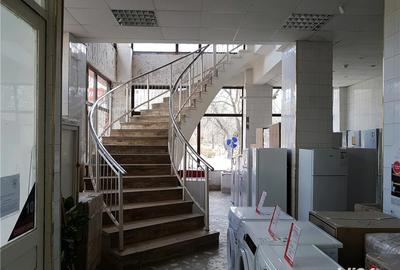 Spațiu comercial, de 688 mp, în Central - 4