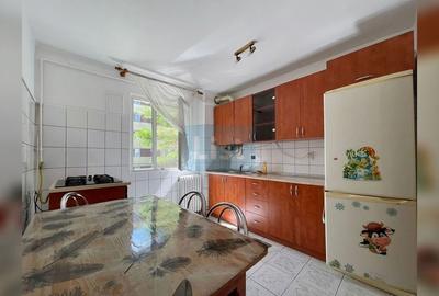 Apartament cu 3 camere semidecomandat în Micro III - 2