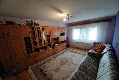 Apartament 3 camere, zona Buzaului etaj 2,stradal - 1